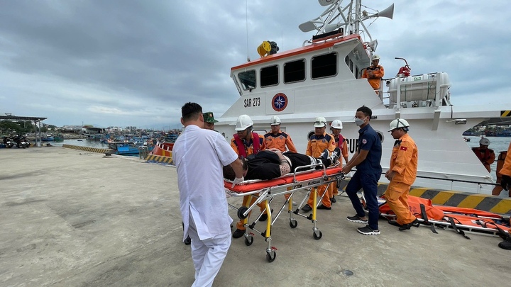 Kịp thời cứu nạn thuyền viên tàu nước ngoài ngày 29 Tết