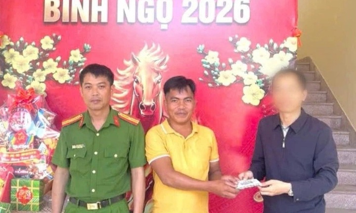 Người đàn ông xúc động nhận lại 35 triệu đồng bị rơi ngay trước giao thừa 