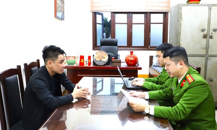 Đối tượng bị truy nã về tội Đánh bạc ra đầu thú