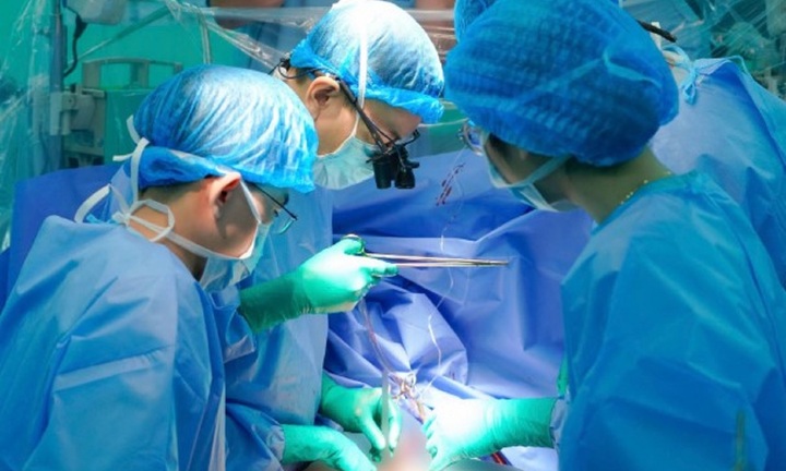 Đưa trái tim từ Hà Nội vào TP.HCM, hồi sinh sự sống cho bệnh nhi 11 tuổi suy tim giai đoạn cuối