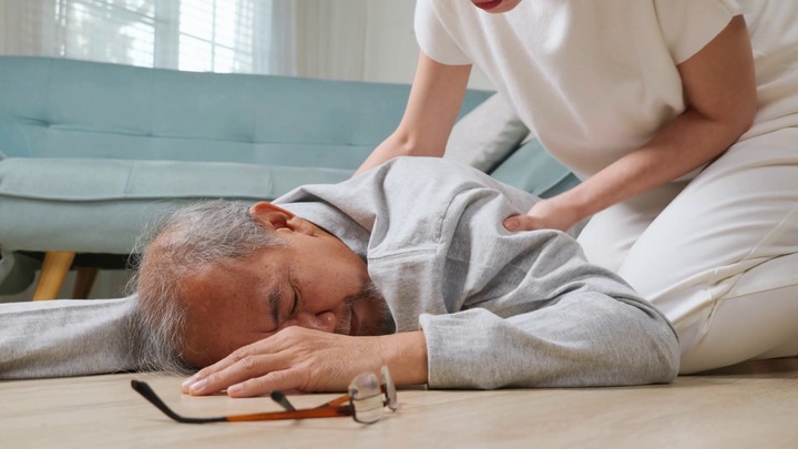 Ai dễ bị đột quỵ sau kỳ nghỉ dài?