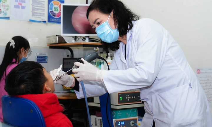 Trời nồm “tấn công” đường hô hấp, nhiều trẻ viêm mũi, viêm tai giữa