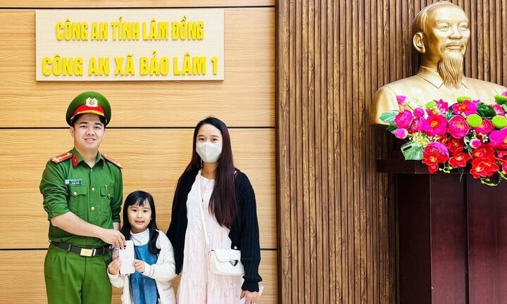 Bé 5 tuổi nhặt được iPhone, có hành động đáng khen