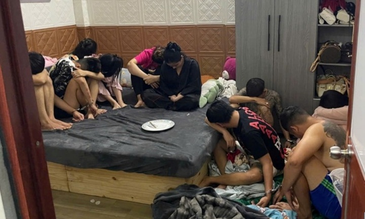 Kiểm tra căn nhà lúc rạng sáng, phát hiện 10 nam nữ thanh niên đang tụ tập