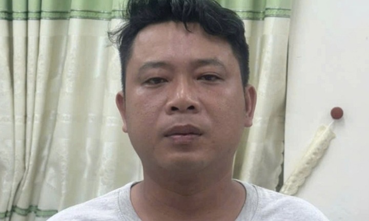 Bắt khẩn cấp vị khách kẹp cổ, đánh tài xế taxi tại TP.HCM