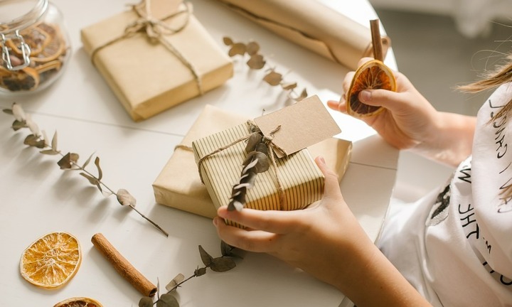 Top 15+ món quà 8/3 ý nghĩa nhất cho mẹ, vợ và người yêu