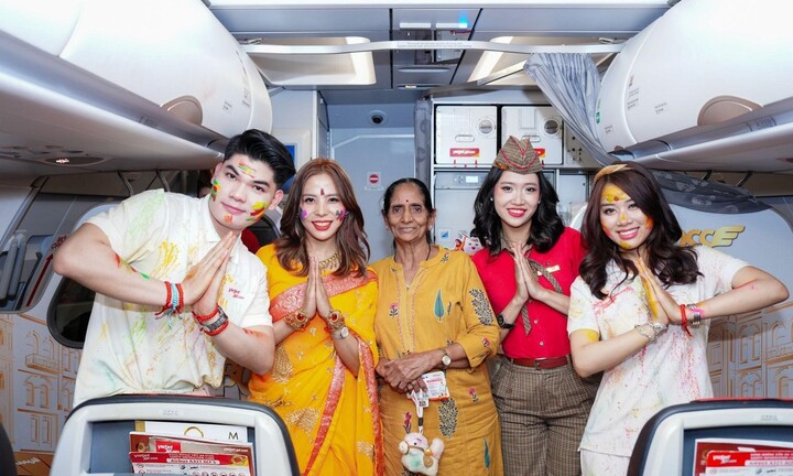 Không khí lễ hội sắc màu Holi ngập tràn các chuyến bay quốc tế của Vietjet