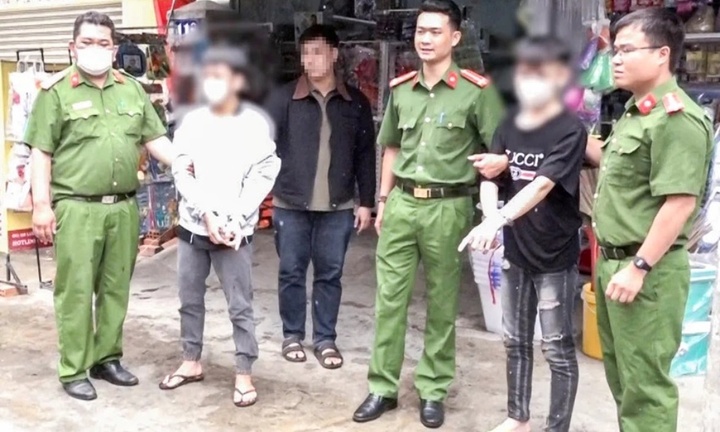 Danh tính hai nghi phạm trong vụ người đàn ông tử vong trên vỉa hè ở Khánh Hòa