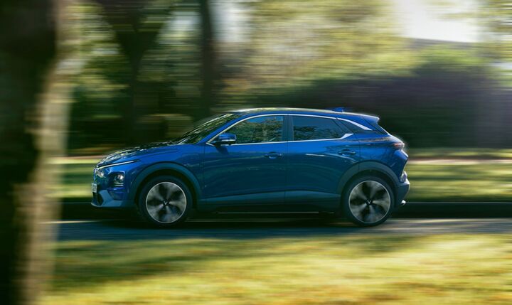 Giá xăng đồng loạt tăng mạnh, nhiều gia đình trẻ muốn xuống tiền sớm với VinFast VF 6