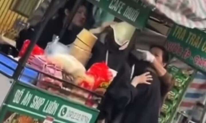 Vụ 2 cô gái tố bị hành hung sau tranh cãi tiền gửi xe ở Hà Nội: Công an vào cuộc