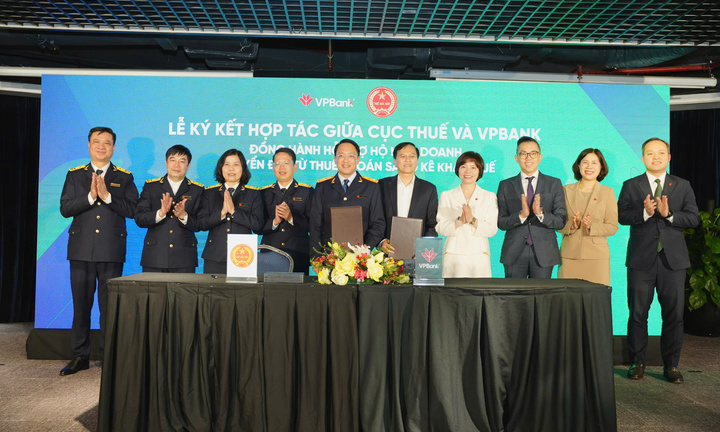 VPBank hợp tác Cục Thuế, hỗ trợ 5,4 triệu hộ kinh doanh chuyển đổi từ thuế khoán sang kê khai