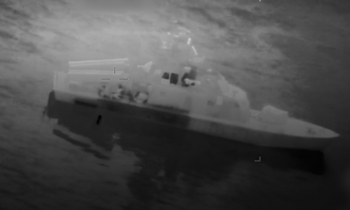 Clip: Cận cảnh Mỹ phá hủy loạt tàu chiến và tàu rải thủy lôi của Iran gần eo biển Hormuz