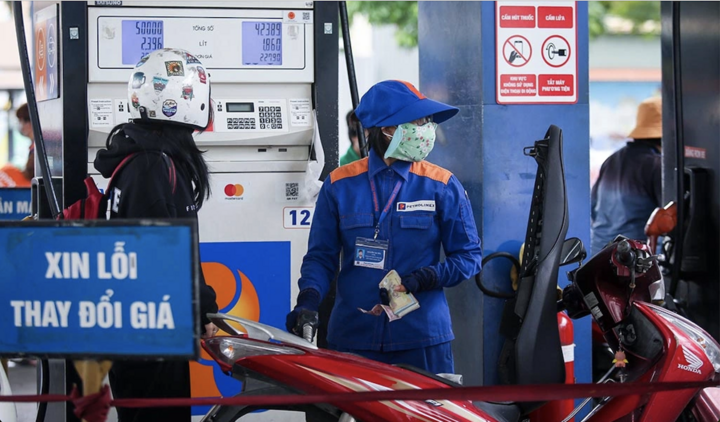 Xả mạnh quỹ bình ổn, Bộ Công thương lý giải lý do giá xăng dầu vẫn tăng