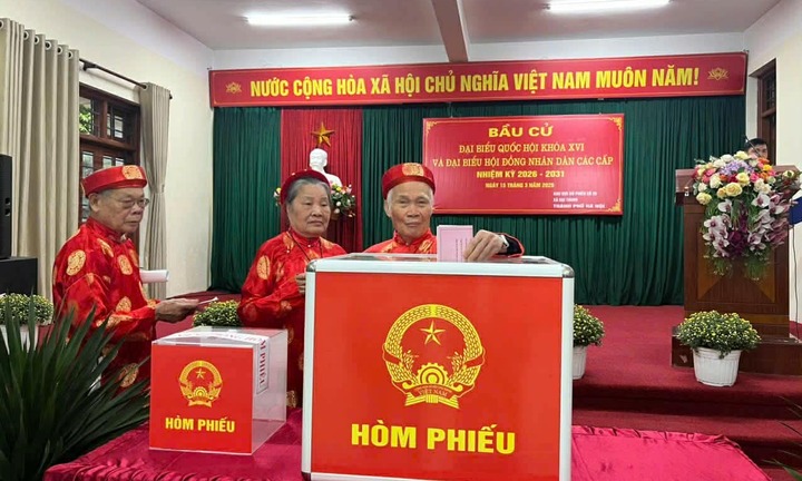 Hà Nội: Hơn 1 triệu cử tri đi bỏ phiếu trước 9h sáng ngày bầu cử 15/3