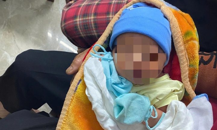 Phát hiện bé trai sơ sinh bị bỏ rơi dưới hầm chui đường cao tốc ở Quảng Trị