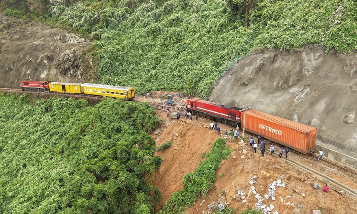 Thông đường sắt qua khu gian Hải Vân