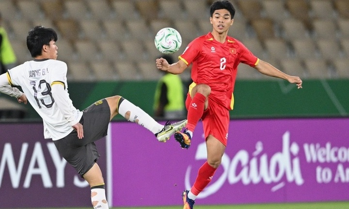 HLV Kim Sang Sik đón 