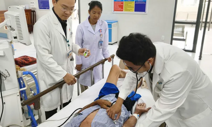 Đột quỵ khi đang du lịch ở Côn Đảo, du khách chi 300 triệu đồng gọi trực thăng cấp cứu vào bờ
