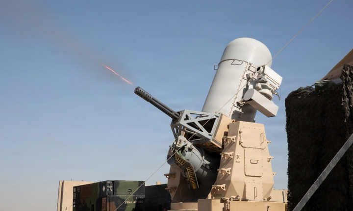 Clip: Pháo phòng không bên trong đại sứ quán Mỹ ở Iraq phóng đạn, bắn chặn UAV