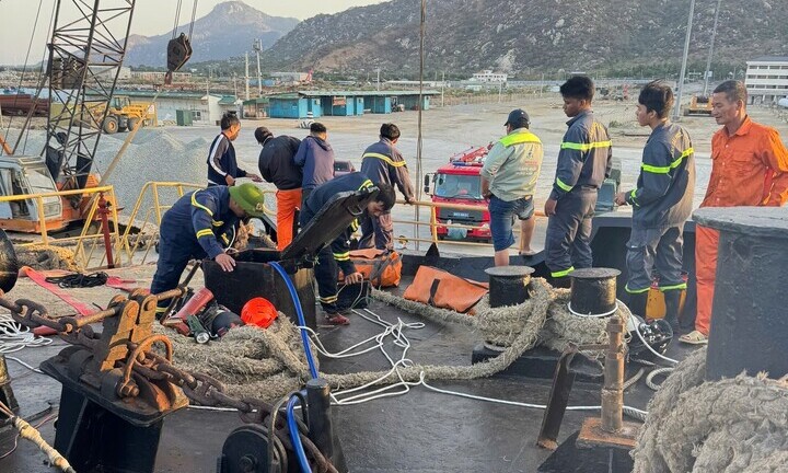 Vụ 3 người đàn ông tử vong dưới hầm tàu hàng tại Khánh Hòa: Hé lộ nguyên nhân ban đầu