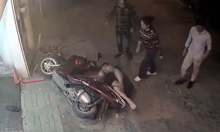 Làm rõ vụ nhóm người xông vào nhà, kéo người đàn ông ra đường hành hung