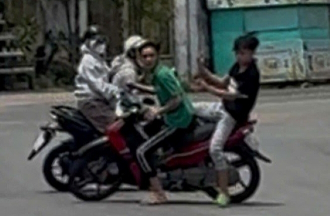 Công an xử lý các đối tượng rượt đuổi đánh nhau trên đường ở TP.HCM