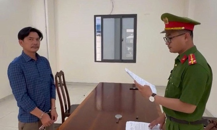 Khởi tố nhóm đối tượng thành lập 14 công ty 