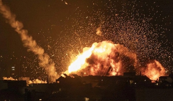 Iran phóng loạt tên lửa hạng nặng, xuyên thủng lưới phòng không Israel