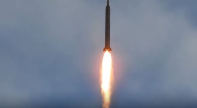 Clip: Iran phóng tên lửa dồn dập, tấn công đáp trả Mỹ và Israel