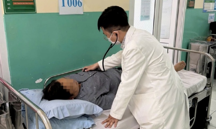 Người đàn ông suýt mất mạng sau 7 ngày uống rượu liên tục