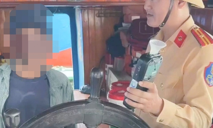 Lái tàu thủy có nồng độ cồn bị xử phạt bao nhiêu?