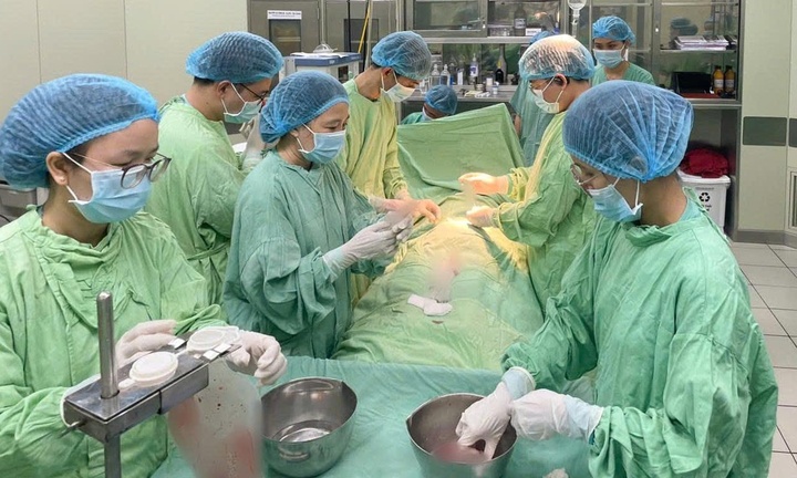 Tin tức đời sống 26/3: Ghép tuỷ từ chị ruột cứu bé gái bị tan máu bẩm sinh