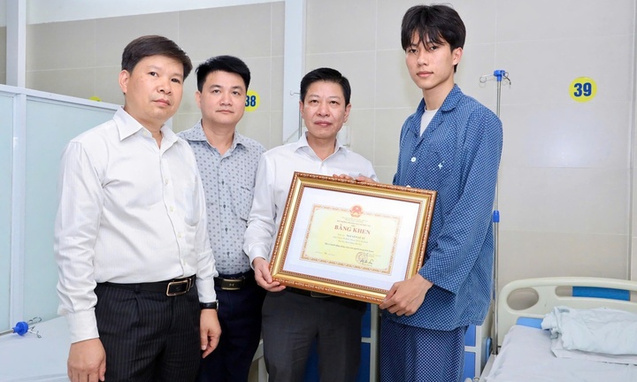 Tặng bằng khen cho 7 cá nhân xả thân cứu người trong vụ cháy ở Hà Nội