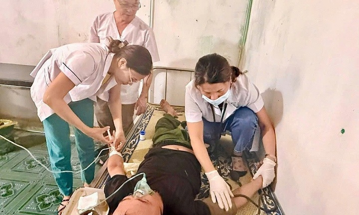 Đang cày ruộng bị 