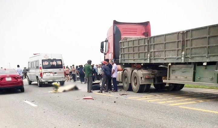 Tin tức tai nạn giao thông mới nhất ngày 29/3: Ô tô con va chạm với xe đầu kéo, hai vợ chồng tử vong