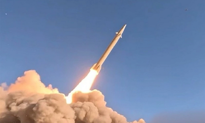 Iran tuyên bố đánh chìm tàu chiến Mỹ, gây nhiều thiệt hại cho đối phương