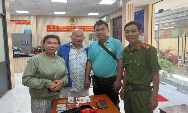 Tin tức thời sự 24h: Công an giúp người phụ nữ tìm lại túi xách chứa kim cương