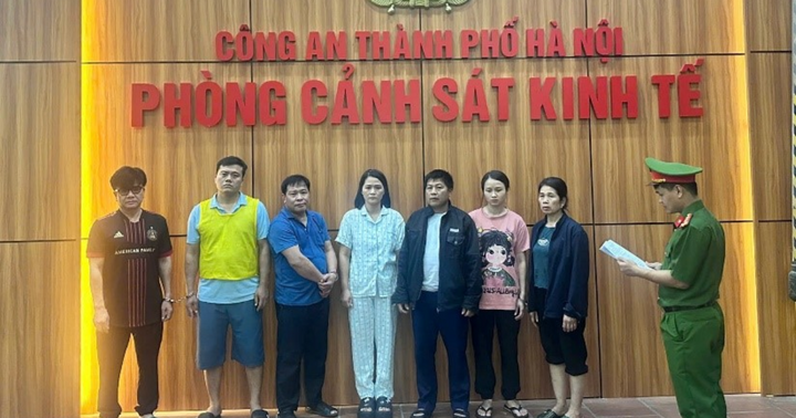 Gần 300 tấn lợn dịch tuồn vào chợ, công ty cung cấp thực phẩm cho trường học ở Hà Nội: Khởi tố 8 bị can