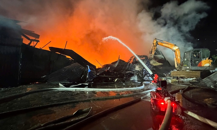 Hà Nội: Cháy cụm kho, xưởng gần Bệnh viện K Tân Triều, một người tử vong