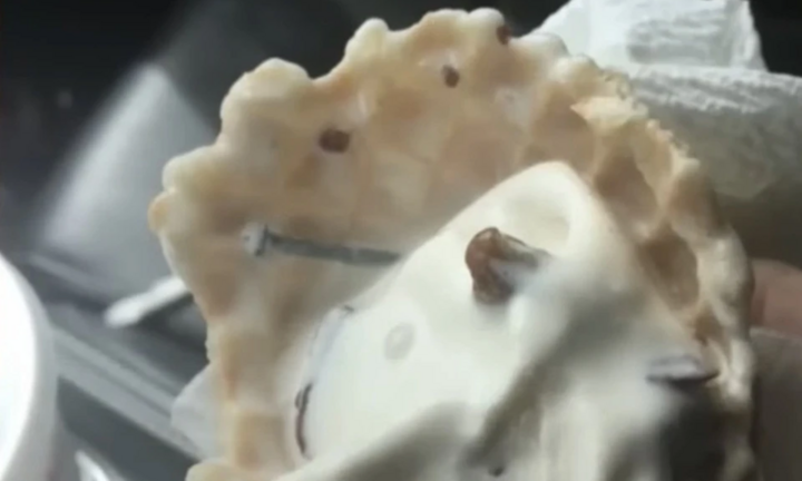 Nuốt phải đinh khi ăn kem, người phụ nữ được bồi thường 368 tỷ đồng sau 8 năm