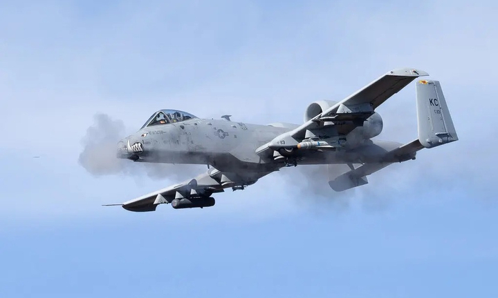 Mỹ đưa thêm 18 cường kích “Thần sấm” đến Trung Đông