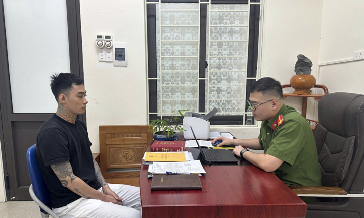 Đối tượng truy nã đặc biệt nguy hiểm “Sơn điên” ra đầu thú