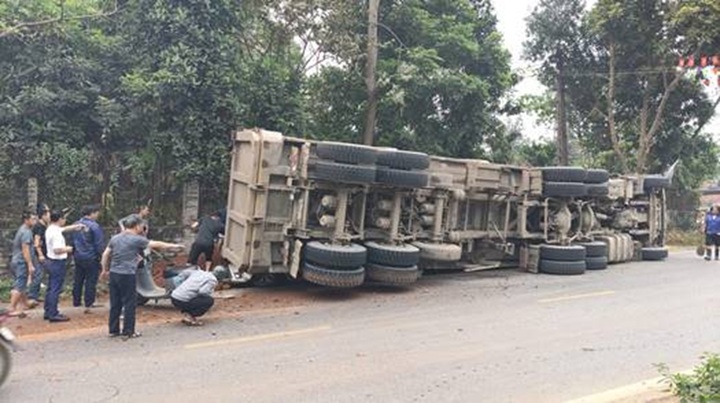 Vụ lật xe đầu kéo, 2 phụ nữ tử vong ở Phú Thọ: Bắt tạm giam tài xế Trần Văn Khoa