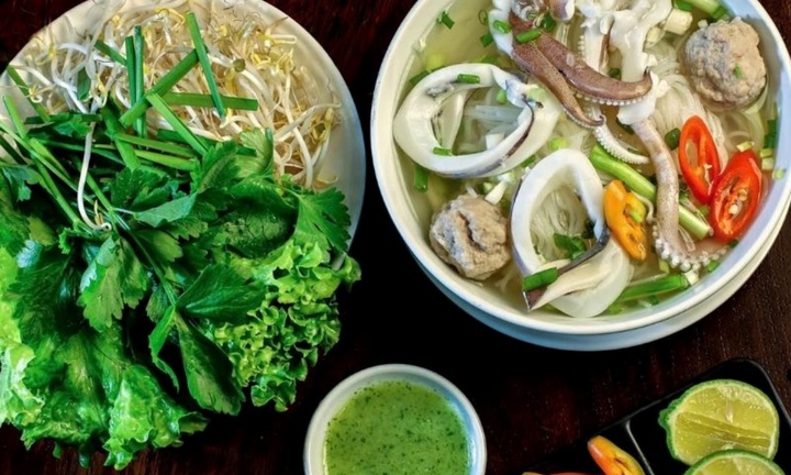 Top quán hủ tiếu mực ở TP.HCM nổi tiếng
