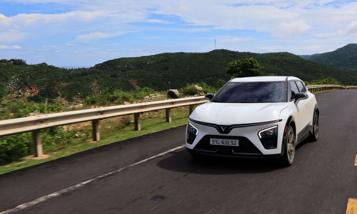 VinFast VF 7 khiến người dùng quyết gắn bó lâu dài: Cầm lái một lần là “dính”, chi phí nhẹ đi rõ rệt