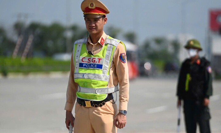 Tăng cường phối hợp bảo đảm TTATGT trên cao tốc Nội Bài - Lào Cai