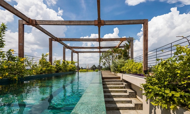 Có nên xây hồ bơi trên sân thượng hay không