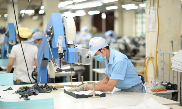 Tái định vị dịch vụ việc làm trung gian để 
