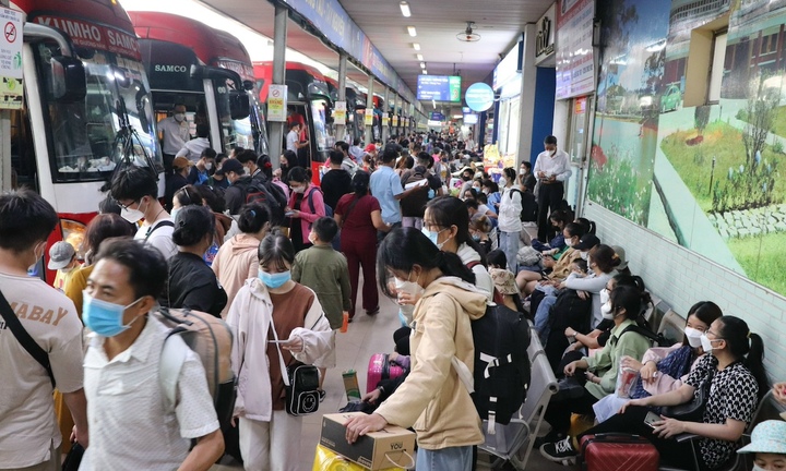 Vé xe, tàu đồng loạt giảm mạnh sau khi điều chỉnh giá xăng dầu