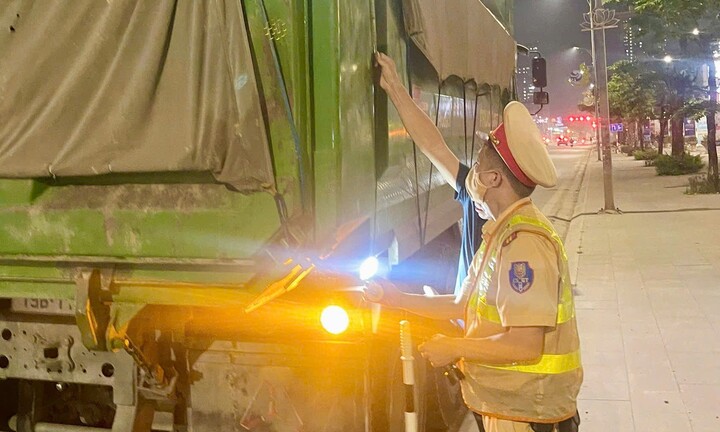 Hà Nội: Xử lý 915 trường hợp xe tải vi phạm trật tự, an toàn giao thông